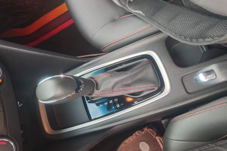 Used Chevrolet Monza 2020 Light Hybrid RS 330T Automatic Comfort Edition Gear Lever