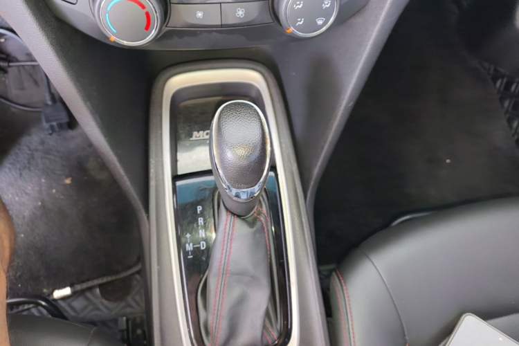 Used Chevrolet Monza 2020 Light Hybrid RS 330T Automatic Comfort Edition Gear Lever