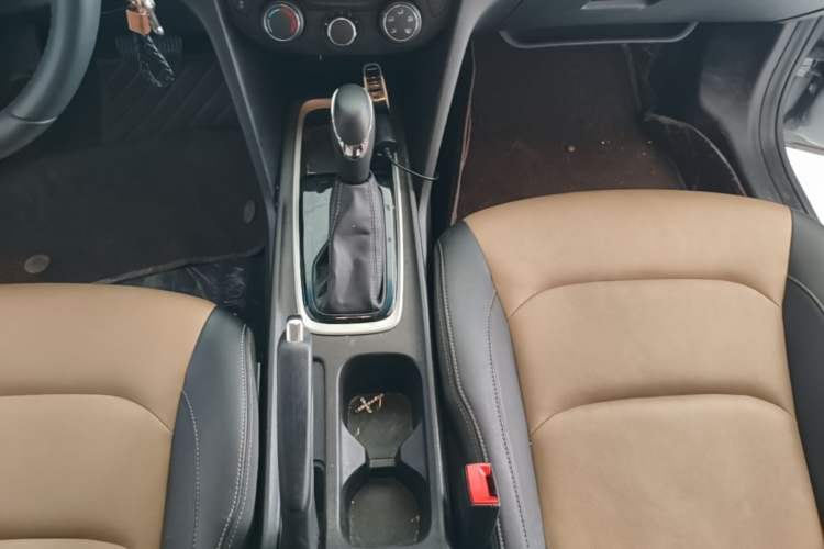Used Chevrolet Monza 2020 320 Automatic Enjoyment Edition Gear Lever