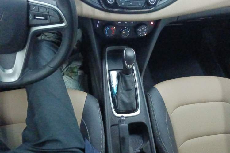 Used Chevrolet Monza 2020 320 Automatic Enjoyment Edition Gear Lever