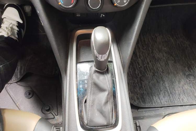 Used Chevrolet Monza 2020 320 Automatic Enjoyment Edition Gear Lever