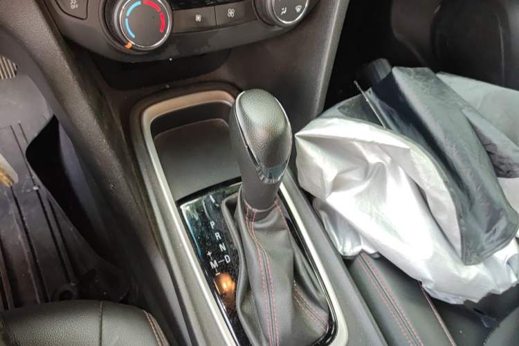 Used Chevrolet Monza 2020 Light Hybrid RS 330T Automatic Comfort Edition Gear Lever