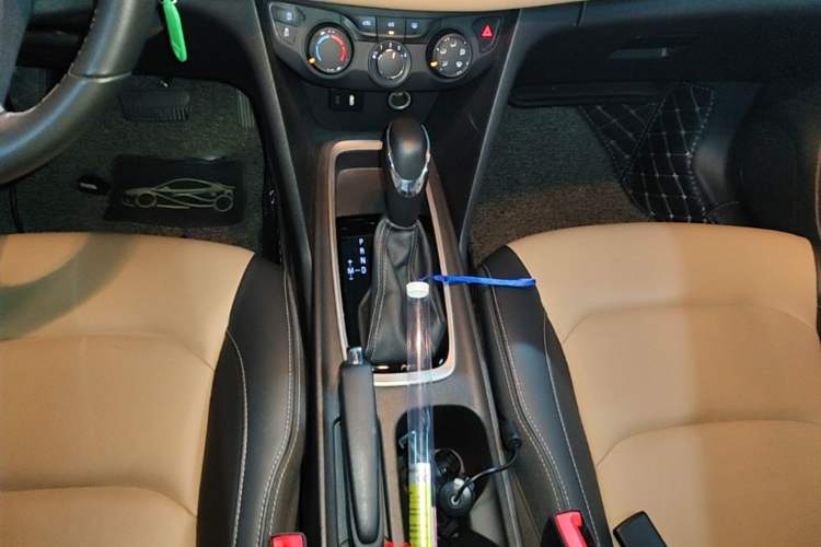 Used Chevrolet Monza 2020 320 Automatic Enjoyment Edition Gear Lever