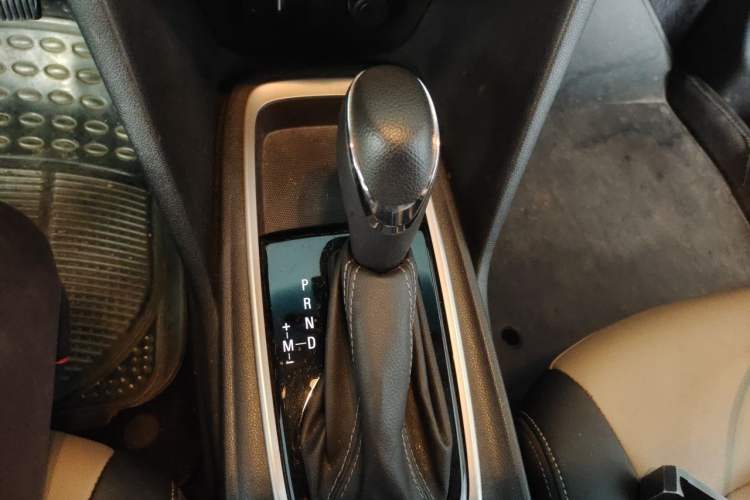 Used Chevrolet Monza 2020 320 Automatic Enjoyment Edition Gear Lever