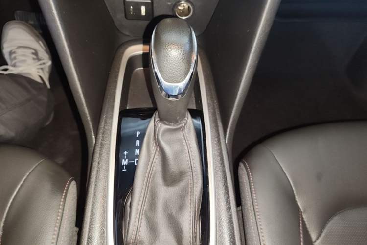 Used Chevrolet Monza 2020 Light Hybrid Redline 320T Dual-Clutch Thrilling Edition Gear Lever