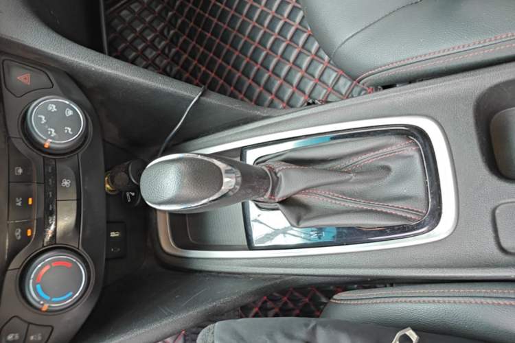 Used Chevrolet Monza 2020 Light Hybrid RS 330T Automatic Comfort Edition Gear Lever