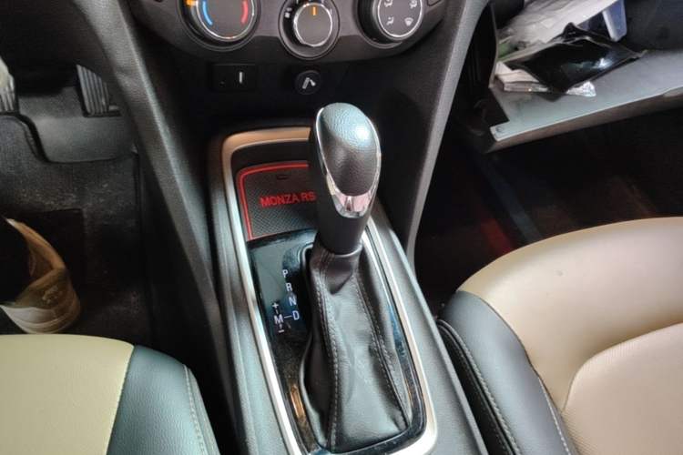 Used Chevrolet Monza 2020 320 Automatic Enjoyment Edition Gear Lever