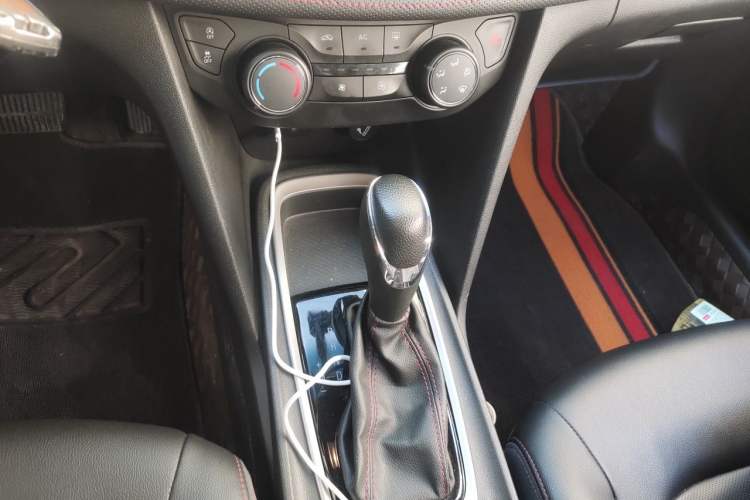 Used Chevrolet Monza 2020 Light Hybrid RS 330T Automatic Comfort Edition Gear Lever