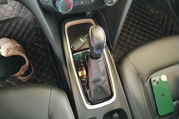 Used Chevrolet Monza 2020 Light Hybrid RS 330T Automatic Comfort Edition Gear Lever