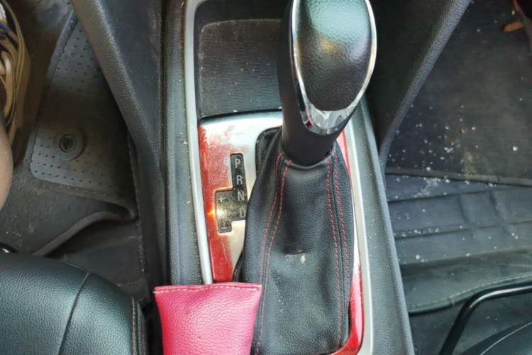 Used Chevrolet Monza 2020 Light Hybrid Redline 320T Dual-Clutch Thrilling Edition Gear Lever