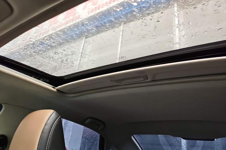 Used Chevrolet Monza 2020 320 Automatic Enjoyment Edition Headliner