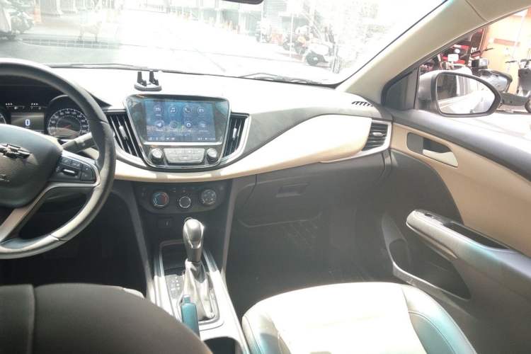 Used Chevrolet Monza 2020 320 Automatic Enjoyment Edition Headliner