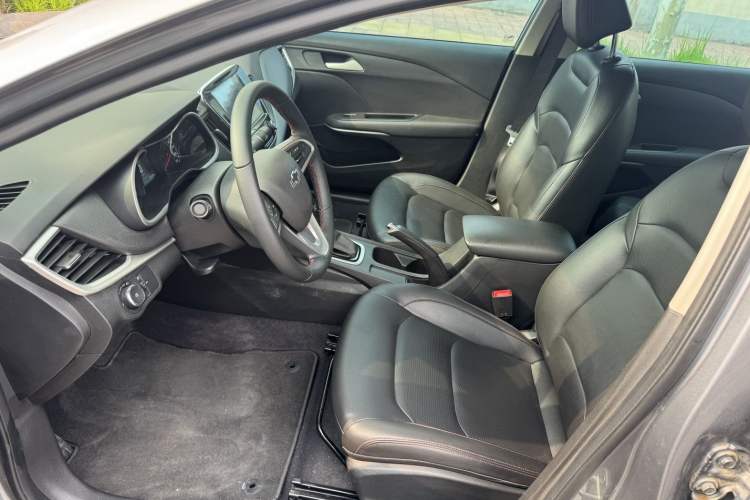 Used Chevrolet Monza 2020 Light Hybrid Redline 320T Dual-Clutch Joyful Edition Interior 1