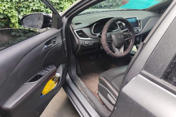 Used Chevrolet Monza 2020 Light Hybrid RS 330T Automatic Comfort Edition Interior 3