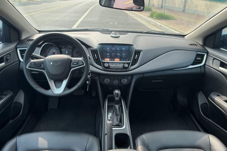 Used Chevrolet Monza 2020 Light Hybrid Redline 320T Dual-Clutch Joyful Edition Interior 3