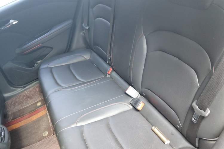 Used Chevrolet Monza 2020 Light Hybrid RS 330T Automatic Comfort Edition Interior 4