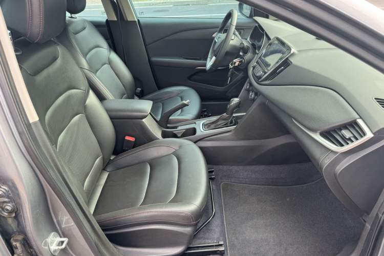 Used Chevrolet Monza 2020 Light Hybrid Redline 320T Dual-Clutch Joyful Edition Interior 4