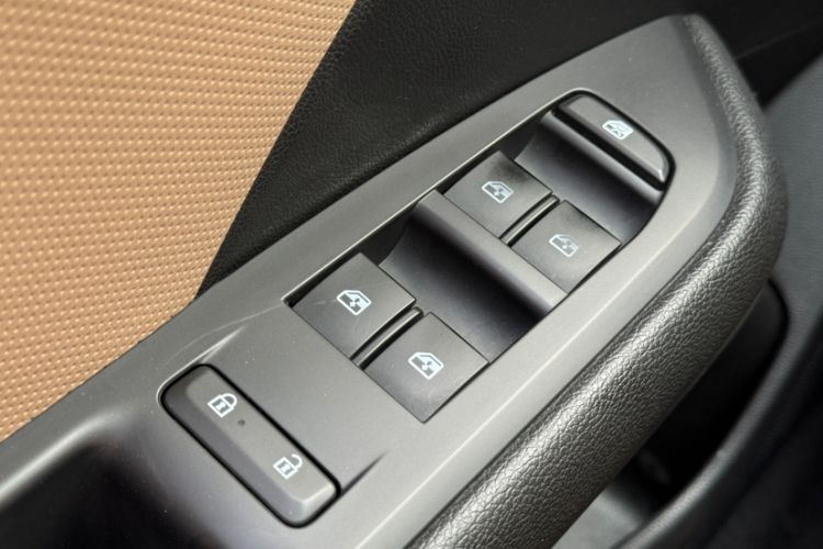 Used Chevrolet Monza 2020 320 Automatic Enjoyment Edition Interior 6