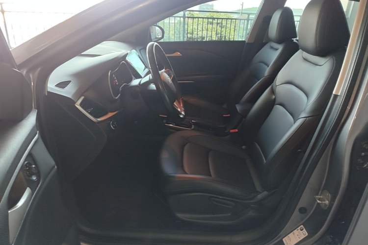 Used Chevrolet Monza 2020 Light Hybrid Redline 320T Dual-Clutch Thrilling Edition Left Front Seat