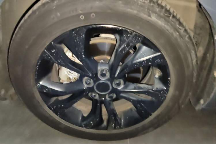 Used Chevrolet Monza 2020 Light Hybrid RS 330T Automatic Comfort Edition Left Front Wheel Hub