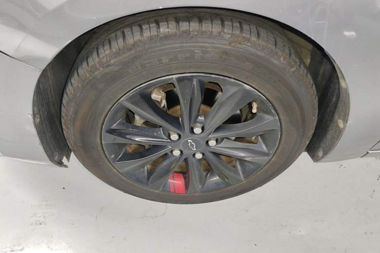 Used Chevrolet Monza 2020 Light Hybrid Redline 320T Dual-Clutch Thrilling Edition Left Front Wheel Hub