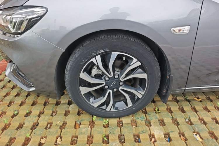 Used Chevrolet Monza 2020 Light Hybrid RS 330T Automatic Comfort Edition Left Front Wheel Hub
