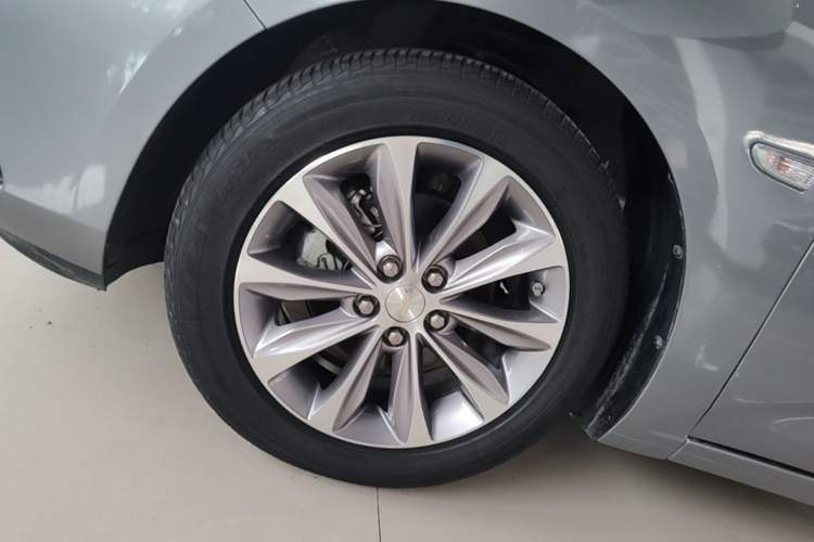 Used Chevrolet Monza 2020 320 Automatic Enjoyment Edition Left Front Wheel Hub