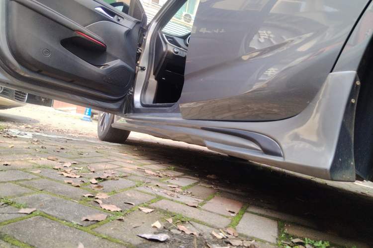 Used Chevrolet Monza 2020 Light Hybrid RS 330T Automatic Thrill Edition Left Side Sill