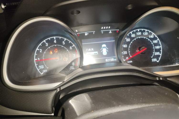 Used Chevrolet Monza 2020 Light Hybrid Redline 320T Dual-Clutch Thrilling Edition Odometer Close Up