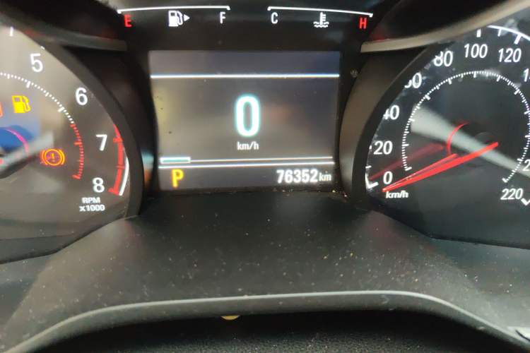 Used Chevrolet Monza 2020 320 Automatic Enjoyment Edition Odometer Close Up