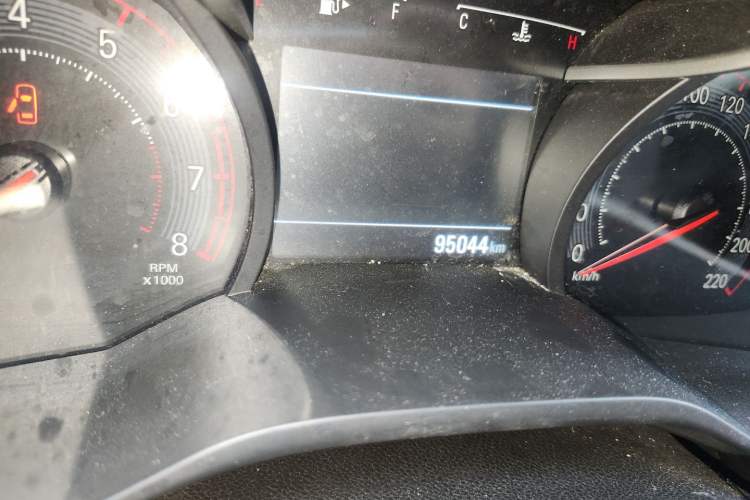 Used Chevrolet Monza 2020 Light Hybrid RS 330T Automatic Comfort Edition Odometer Close Up