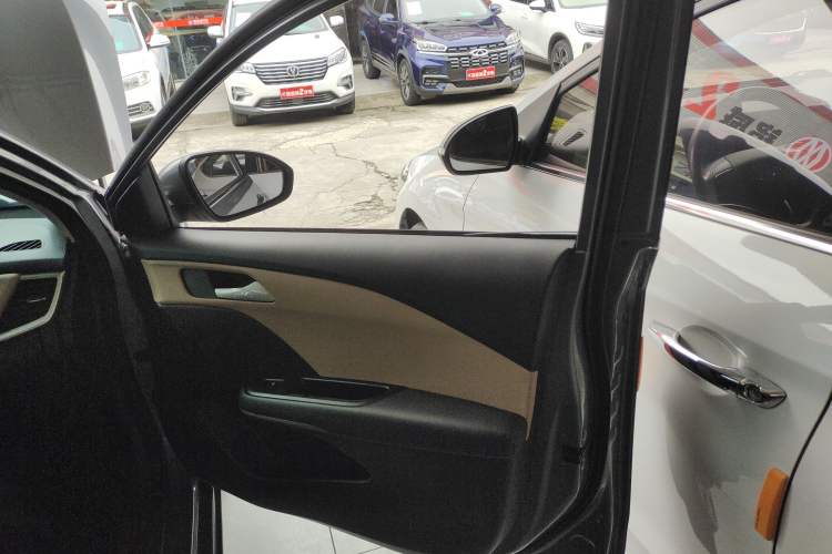 Used Chevrolet Monza 2020 320 Automatic Enjoyment Edition Right Front Door Interior