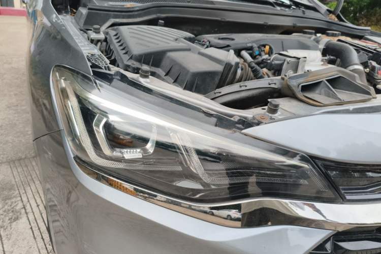 Used Chevrolet Monza 2020 Light Hybrid RS 330T Automatic Comfort Edition Right Front Headlight
