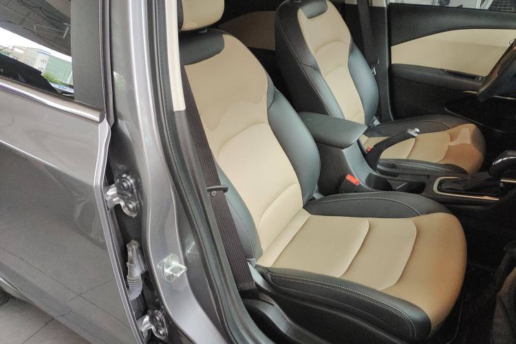 Used Chevrolet Monza 2020 320 Automatic Enjoyment Edition Right Front Seat