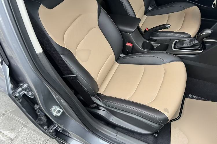 Used Chevrolet Monza 2020 320 Automatic Enjoyment Edition Right Front Seat