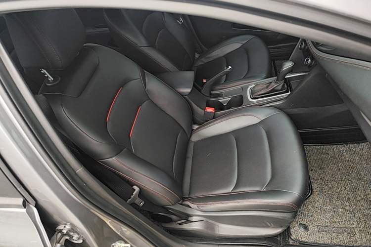 Used Chevrolet Monza 2020 Light Hybrid RS 330T Automatic Comfort Edition Right Front Seat