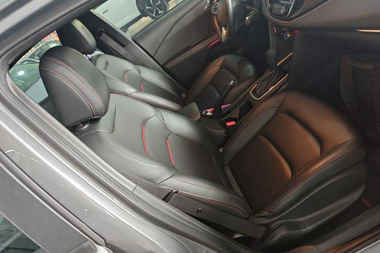 Used Chevrolet Monza 2020 Light Hybrid RS 330T Automatic Comfort Edition Right Front Seat