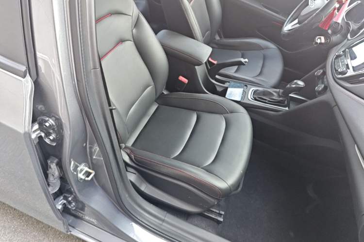 Used Chevrolet Monza 2020 Light Hybrid RS 330T Automatic Thrill Edition Right Front Seat
