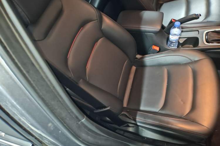 Used Chevrolet Monza 2020 Light Hybrid RS 330T Automatic Comfort Edition Right Front Seat