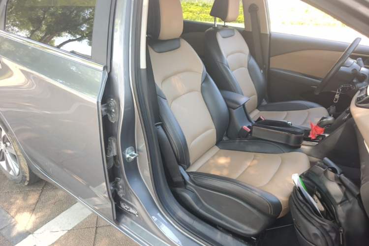 Used Chevrolet Monza 2020 320 Automatic Enjoyment Edition Right Front Seat