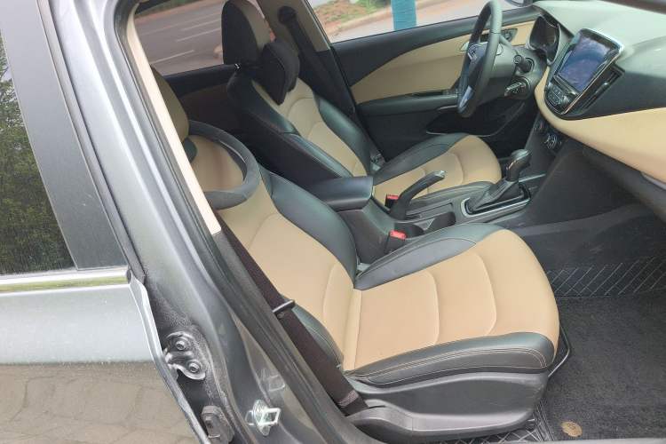 Used Chevrolet Monza 2020 320 Automatic Enjoyment Edition Right Front Seat