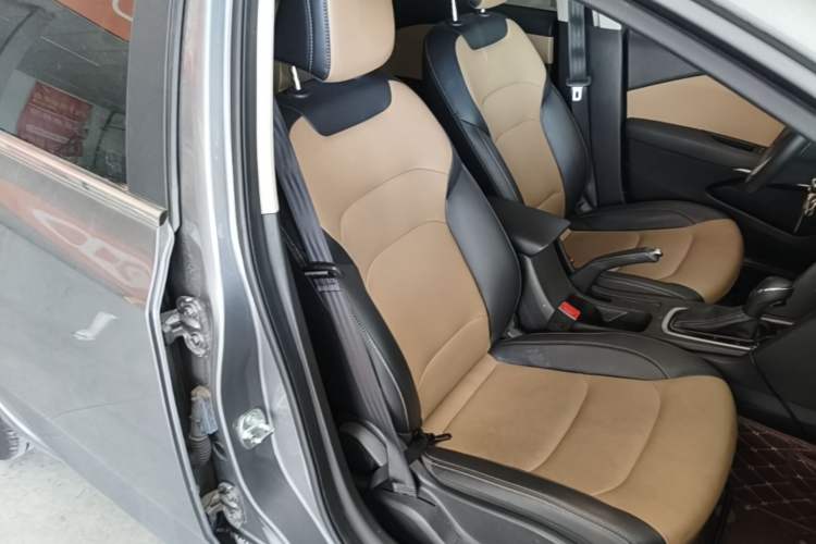 Used Chevrolet Monza 2020 320 Automatic Enjoyment Edition Right Front Seat