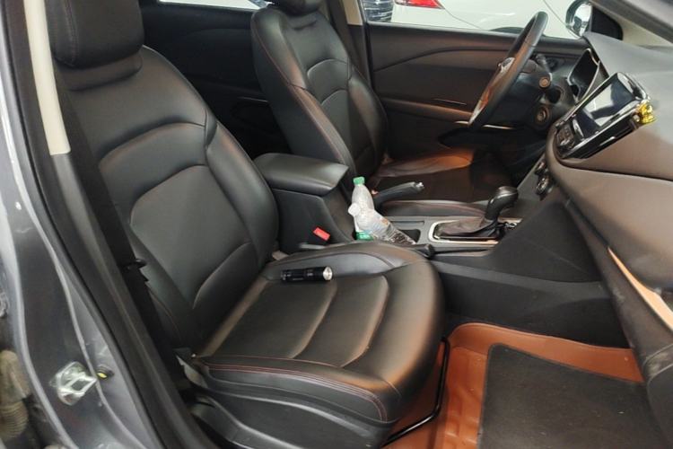 Used Chevrolet Monza 2020 Light Hybrid Redline 320T Dual-Clutch Thrilling Edition Right Front Seat