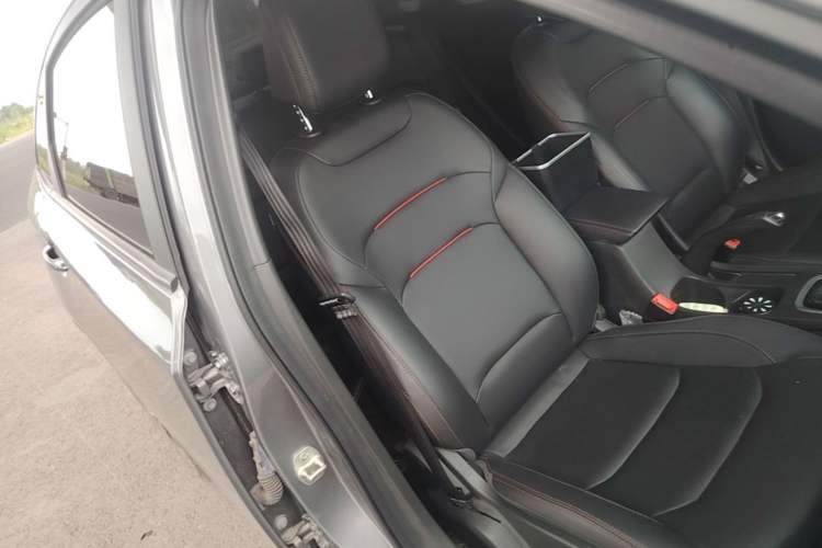 Used Chevrolet Monza 2020 Light Hybrid RS 330T Automatic Comfort Edition Right Front Seat