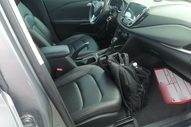 Used Chevrolet Monza 2020 Light Hybrid Redline 320T Dual-Clutch Joyful Edition Right Front Seat