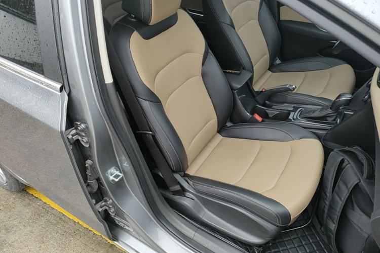 Used Chevrolet Monza 2020 320 Automatic Enjoyment Edition Right Front Seat