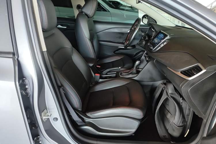Used Chevrolet Monza 2020 Light Hybrid Redline 320T Dual-Clutch Thrilling Edition Right Front Seat