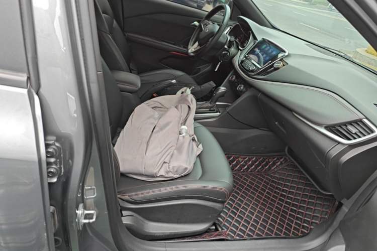 Used Chevrolet Monza 2020 Light Hybrid RS 330T Automatic Comfort Edition Right Front Seat