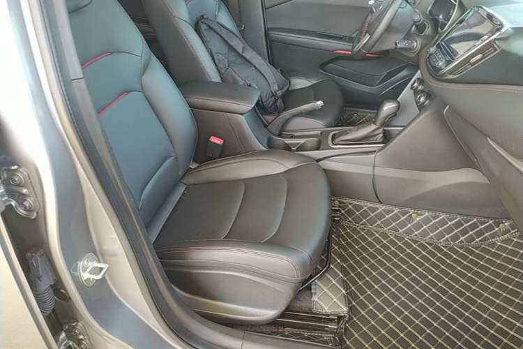 Used Chevrolet Monza 2020 Light Hybrid RS 330T Automatic Comfort Edition Right Front Seat