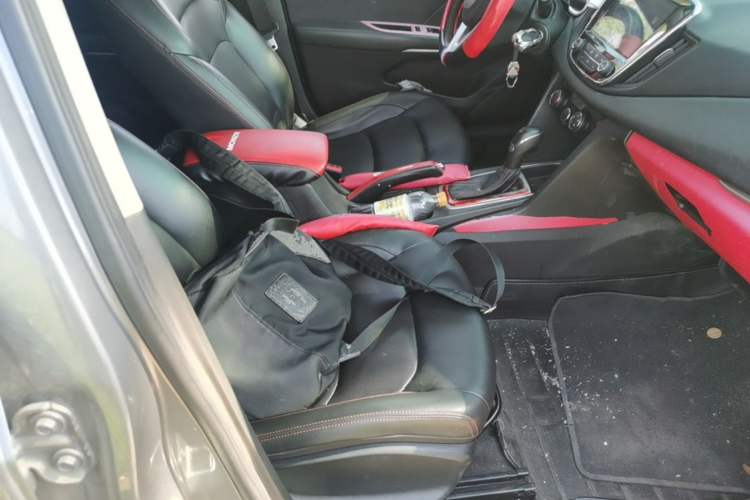 Used Chevrolet Monza 2020 Light Hybrid Redline 320T Dual-Clutch Thrilling Edition Right Front Seat
